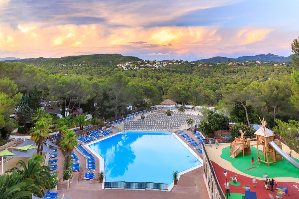 Frantheor Frejus 5 Etoiles Hotel Exterior photo